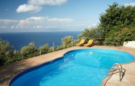 Двухэтажная вилла с панорамным видом на море на острове Капри, Кампания, Италия за 18 700 € в неделю
