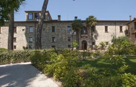 Историческое поместье с бассейном и парком в Сан-Северино-Марке, Италия за 4 700 000 €