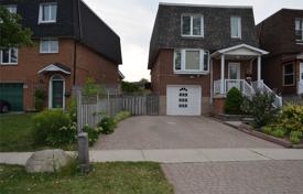Дом в городе в Этобико, Торонто, Онтарио,  Канада за C$1 073 000