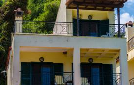 Современная просторная вилла с садом и панорамными видами в резиденции с бассейном, в 600 метрах от моря, Кассандра, Греция за 265 000 €