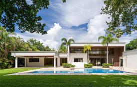 Современная вилла с задним двором, бассейном, зоной отдыха и террасой, Майами, США за 1 675 000 €