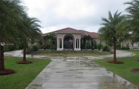 Комфортабельный коттедж с задним двором, зоной отдыха и гаражом, Майами, США за $1 850 000
