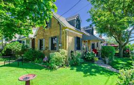Дом в городе в Восточном Йорке, Торонто, Онтарио,  Канада за C$1 032 000
