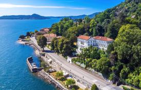 Роскошная историческая вилла с парком на берегу озера Маджоре в Бельджирате, Пьемонт, Италия за 5 000 000 €