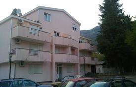 Двухуровневые апартаменты в 50 м от моря, Баошичи, Херцег-Нови, Черногория за 280 000 €