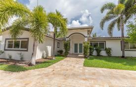 Комфортабельный коттедж с задним двором и террасой, Майами, США за 1 090 000 €