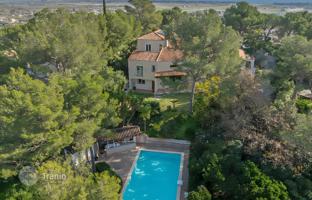 6-комнатная вилла в Йере за 2 150 000 €