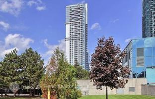 5-комнатная квартира в Норт-Йорке за C$810 000