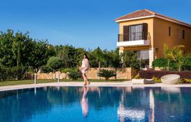Элитные апартаменты и виллы в закрытой резиденции с бассейнами, Хлорака, Кипр за От 328 000 €
