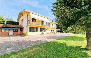 4-комнатная вилла 380 м² в Лукке за 1 100 000 €