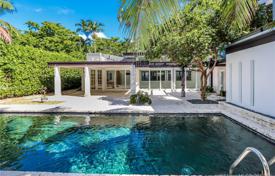 Просторная вилла с садом, задним двором, бассейном, зоной отдыха и террасой, Майами, США за $2 250 000