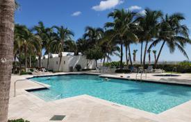 Современные апартаменты с видом на океан в резиденции на первой линии от пляжа, Майами-Бич, Флорида, США за $1 049 000
