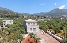 Двухэтажный каменный дом с видом на море и горы на Пелопоннесе, Греция за 392 000 €