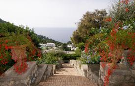 Великолепная трехуровневая вилла с видом на море, остров Капри, Кампания, Италия за $17 700 в неделю