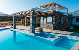 Современная вилла с террасой, бассейном, видом на море и просторным участком, на первой линии от пляжа, Мохлос, Крит, Греция за 2 800 000 €