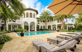 Прибрежная вилла с бассейном, гаражом, дамбой, террасой и видом на океан, Майами-Бич, США за $5 450 000