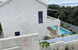 Двухэтажный дом в непосредственной близости моря в Кожино, Хорватия за 470 000 €