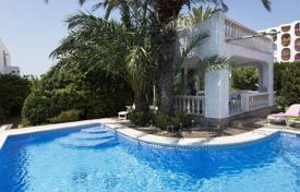 Вилла с садом, бассейном и видом на море, рядом с пляжем, Эмпуриабрава, Жирона, Испания за 1 390 000 €