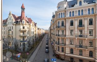 5-комнатная квартира 220 м² в Центральном районе. Цена по запросу
