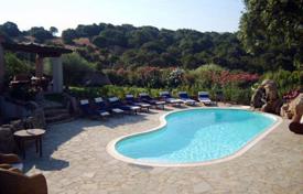 Красивая вилла с большим садом и бассейном рядом с гольф-клубом, Порто-Черво, Италия за 6 800 € в неделю