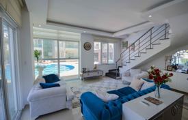 Двухуровневые апартаменты с садом в охраняемой резиденции с бассейнами, в 600 метрах от моря, Аланья, Турция за $166 000