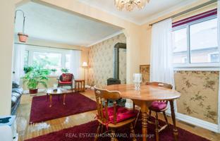 6-комнатный дом в Скарборо за C$1 103 000