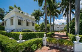 Просторная вилла с садом, задним двором, бассейном, зоной отдыха, террасами и парковкой, Майами-Бич, США за 10 602 000 €