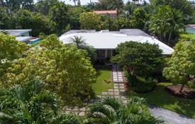 Уютный коттедж с задним двором, джакузи и садом, Майами-Бич, США за 2 333 000 €