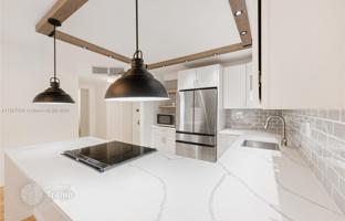 1-комнатная квартира в кондо 93 м² в Халландейл Бич за $345 000