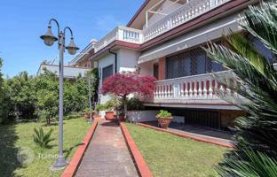 5-комнатная вилла 353 м² в Виареджо за 765 000 €
