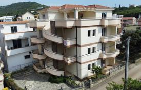 Четырехэтажный дом с квартирами недалеко от пляжа, Печурице, Черногория за 450 000 €