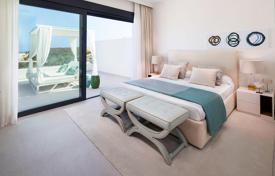 Эксклюзивная вилла на две семьи с 4 спальнями и видом на море в Касарес, Эстепона за 935 000 €