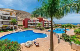 Двухкомнатная квартира с видом на море и парковкой в Лос Кристианос, Тенерифе, Испания за 299 000 €