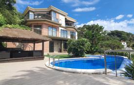 Трёхэтажная вилла с бассейном и видом на море в Льорет‑де-Маре, Коста-Брава, Испания за 1 590 000 €