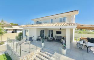 4-комнатная вилла 350 м² в Эль Альбире за 1 195 000 €