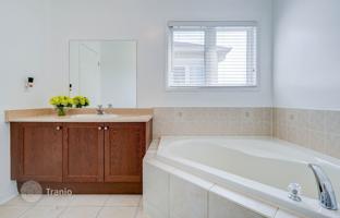 9-комнатный таунхаус в Норт-Йорке за C$1 112 000