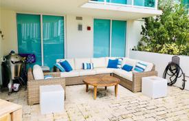 Дизайнерские шестикомнатные апартаменты в центре Санни-Айлс-Бич, Флорида, США за $1 049 000