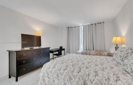 2-комнатные апартаменты в кондо 96 м² в Коллинз-авеню, США за $750 000