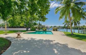 Уютная вилла с задним двором, бассейном и зоной отдыха, Корал Гейблс, США за $9 500 000