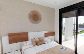 Смежный дом с частным бассейном в 900 метрах от пляжа в Сан-Педро-дель-Пинатар за 339 000 €