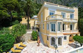 Элегантная трехэтажная вилла с бассейном, террасами и садом, рядом с пляжем и портом, Ницца, Лазурный Берег, Франция за 3 950 000 €