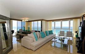 Светлые апартаменты с видом на океан в резиденции на первой линии от пляжа, Санни Айлс Бич, Флорида, США за $1 300 000