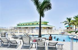 Стильные апартаменты с видом на океан в резиденции на первой линии от пляжа, Санни Айлс Бич, Флорида, США за $940 000