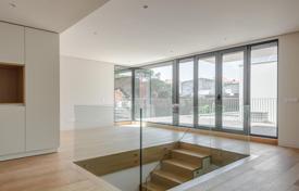 Двухуровневые апартаменты с большой террасой в новом жилом комплексе с красивым садом, Порту, Португалия за 500 000 €