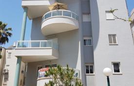 Уютные апартаменты с балконом и видом на город в современной резиденции, Нетания, Израиль за $565 000