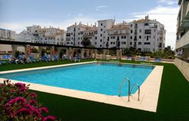 Меблированные апартаменты с террасой и видом на море и горы в жилом комплексе с бассейном, Пуэрто-Банус, Испания за 578 000 €