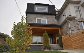 Дом в городе в Йорке, Торонто, Онтарио,  Канада за C$1 392 000
