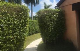 Комфортабельный коттедж с задним двором и зоной отдыха, Майами-Бич, США за $1 450 000