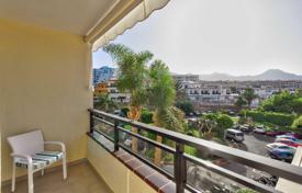 Светлая двухкомнатная квартира с красивым видом в Плайя Параисо, Тенерифе, Испания за 225 000 €