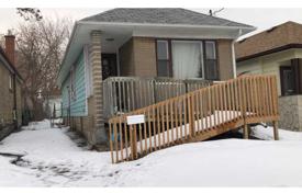 Дом в городе в Этобико, Торонто, Онтарио,  Канада за C$1 255 000
